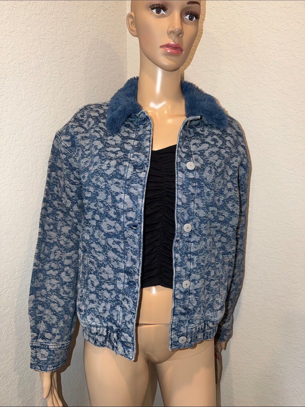 NWT LEVI’S  denim Blue Patterned Faux-Fur Collar Jacket